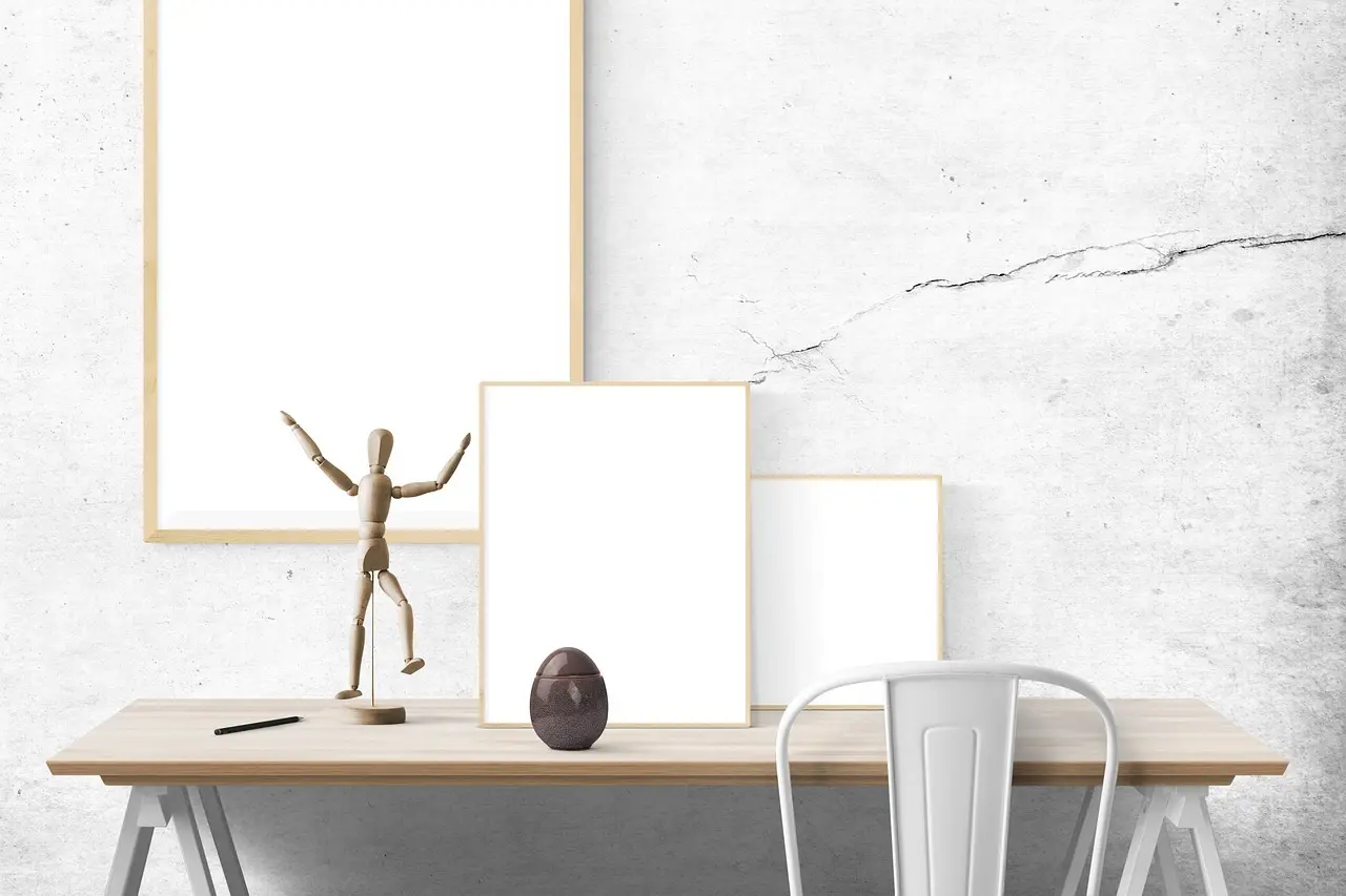 Er det muligt at få en plakatramme med en indbygget hylde?