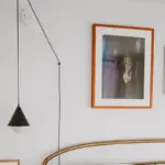 Få det bedste frem i dine plakater med plakatlys på væggen - 3 gode tips til det flotteste plakatlys